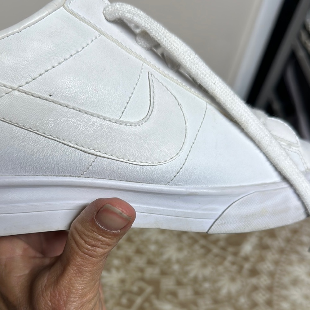 Nike White Athletic Shoes Classic Design - Picture 4 of 15